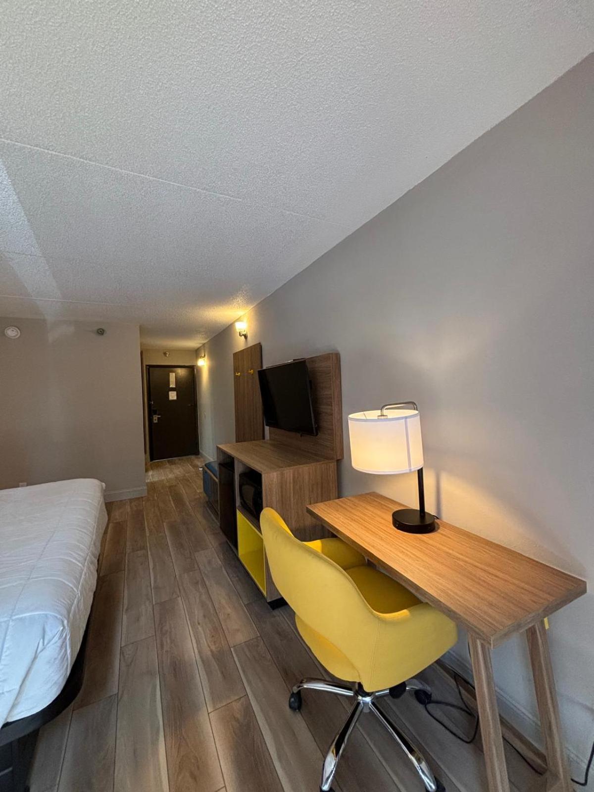 Hotel Days By Wyndham I-64