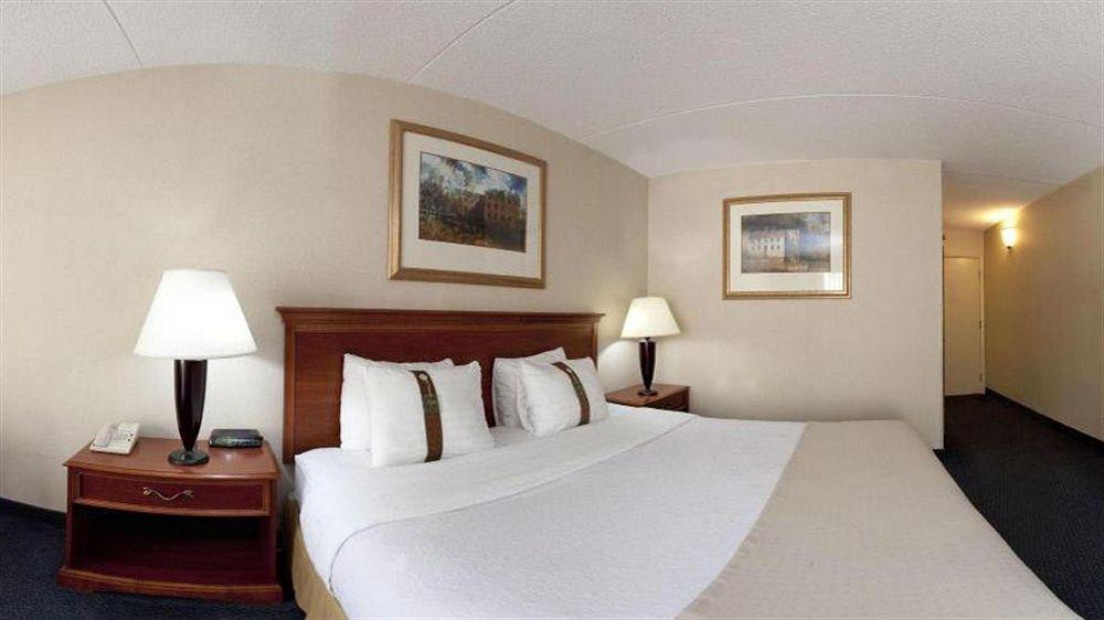 Hotel Days By Wyndham I-64